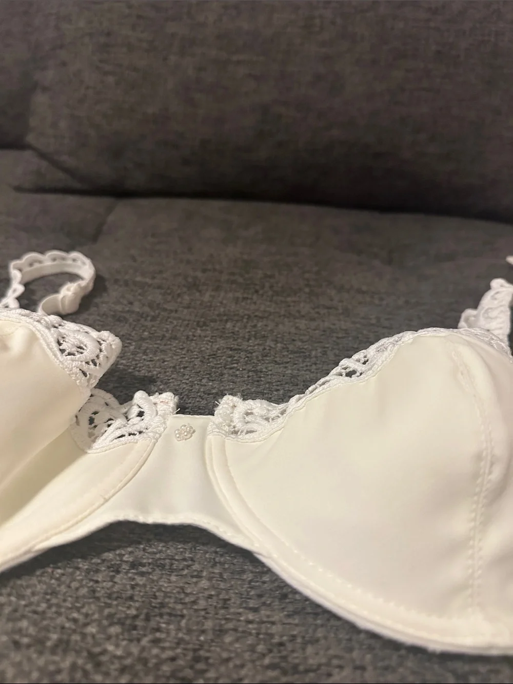 Size 40B Lace Trim Underwire Bra - Cream - Picture 2 of 5